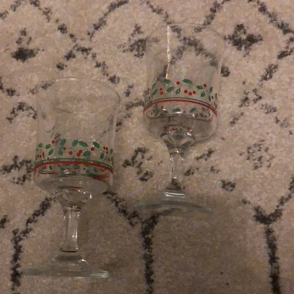 Holiday Table Setting for 2 ( plates and drink ware)